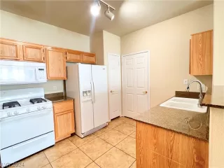 Photo #5: 2592645 Listing