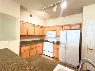 Photo #6: 2592645 Listing