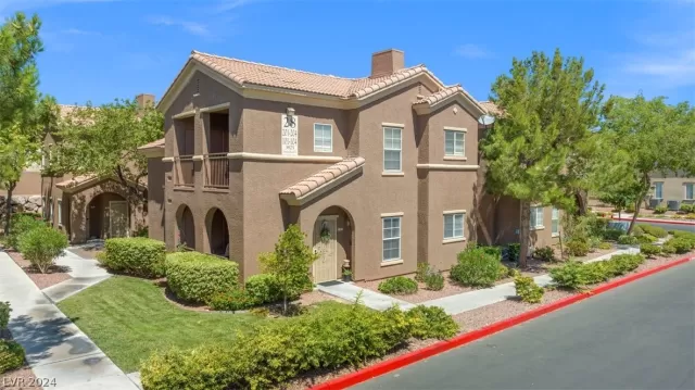 MLS: 2592684 Condo For Sale