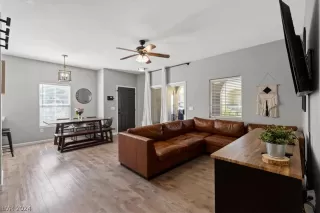 Photo #5: 2592684 Listing