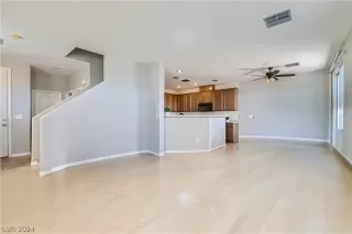 Photo #4: 2592694 Listing