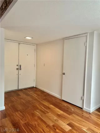 Photo #4: 2592707 Listing 