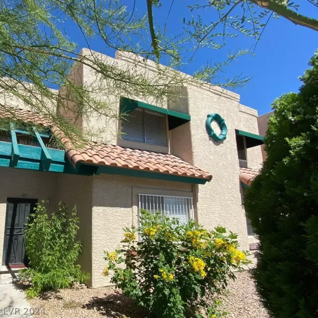 MLS: 2592741 Condo For Sale