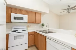 Photo #5: 2592749 Listing