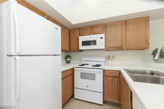 Photo #6: 2592749 Listing