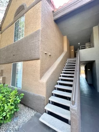 Photo #1: 2592761 Listing 