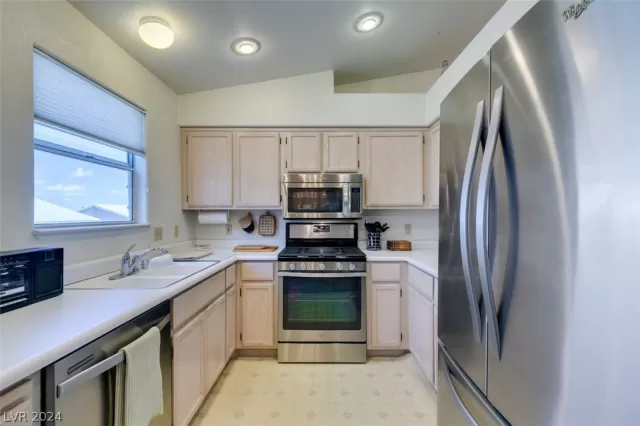 MLS: 2592813 Condo For Sale