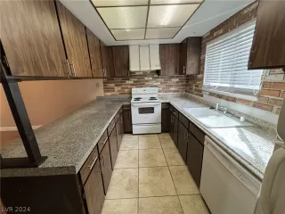 Photo #4: 2592851 Listing 