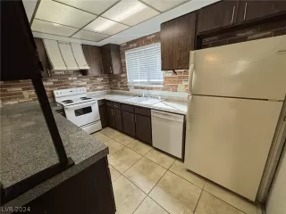 Photo #5: 2592851 Listing 