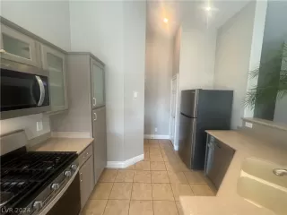 Photo #6: 2592878 Listing 