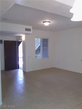 Photo #1: 2592884 Listing 