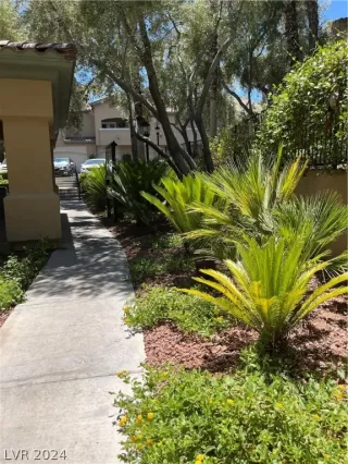 Photo #2: 2592886 Listing