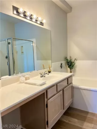 Photo #4: 2592886 Listing