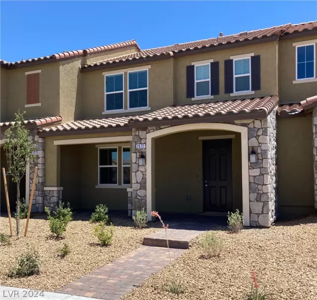 MLS: 2592889 Condo For Sale