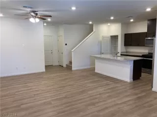 Photo #5: 2592889 Listing 