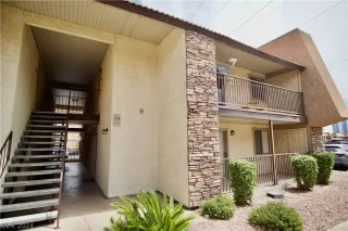 Photo #4: 2592898 Listing