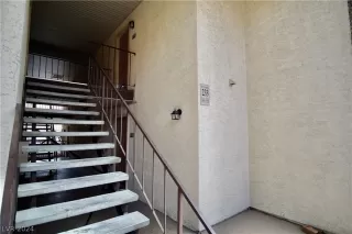 Photo #5: 2592898 Listing