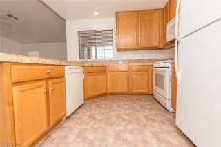 Photo #4: 2592912 Listing 