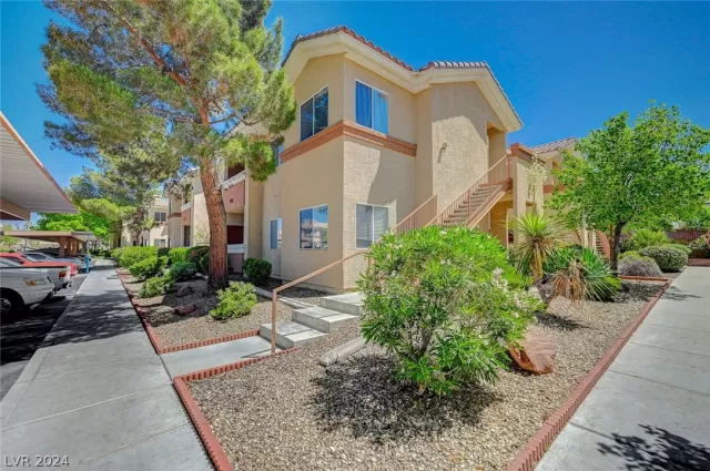 MLS: 2592916 Condo For Sale