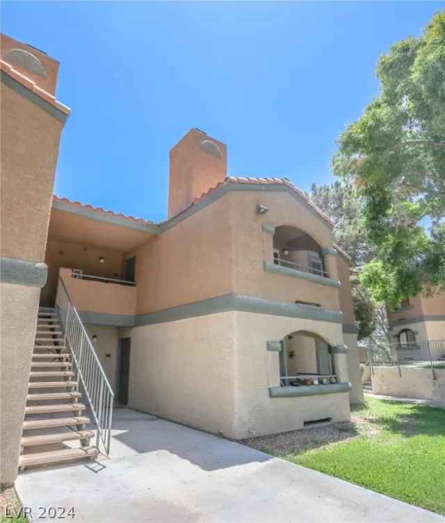 MLS: 2592918 Condo For Sale