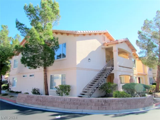 MLS: 2592931 Condo For Sale