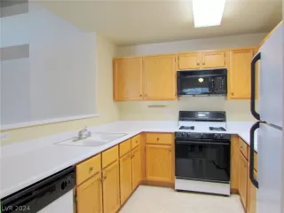 Photo #3: 2592931 Listing 