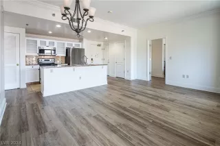 Photo #5: 2592934 Listing