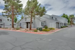 Photo #5: 2592941 Listing