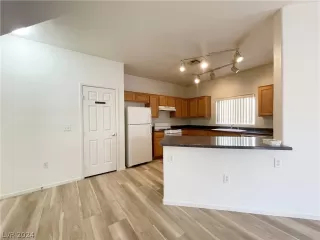 Photo #6: 2592957 Listing 