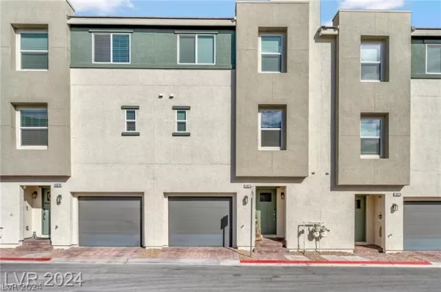 MLS: 2592970 Condo For Sale