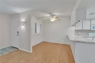 Photo #6: 2592977 Listing