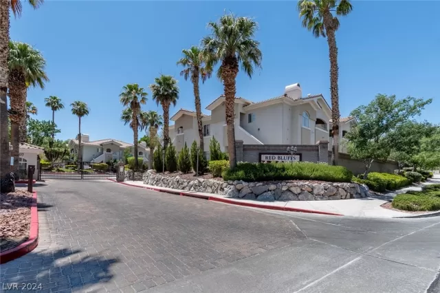 MLS: 2592987 Condo For Sale