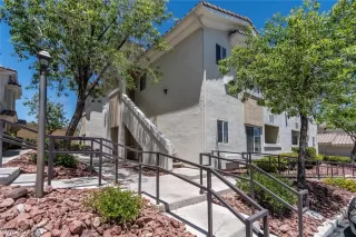 Photo #2: 2592987 Listing