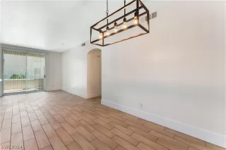 Photo #6: 2593000 Listing