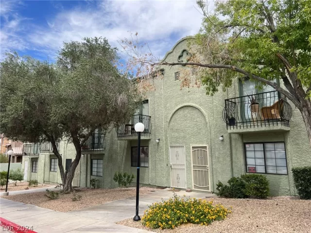 MLS: 2593025 Condo For Sale
