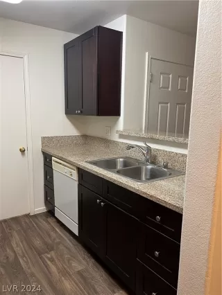 Photo #2: 2593037 Listing 