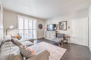 Photo #2: 2593045 Listing