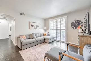 Photo #4: 2593045 Listing