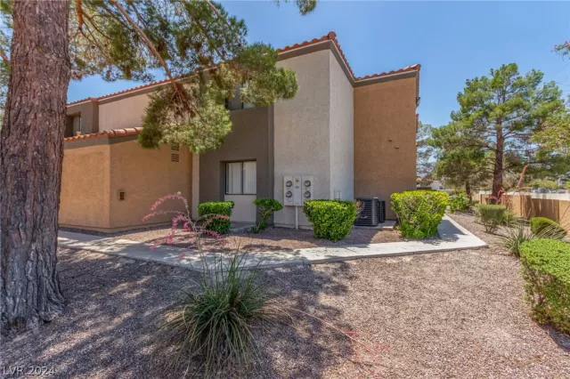 MLS: 2593064 Condo For Sale