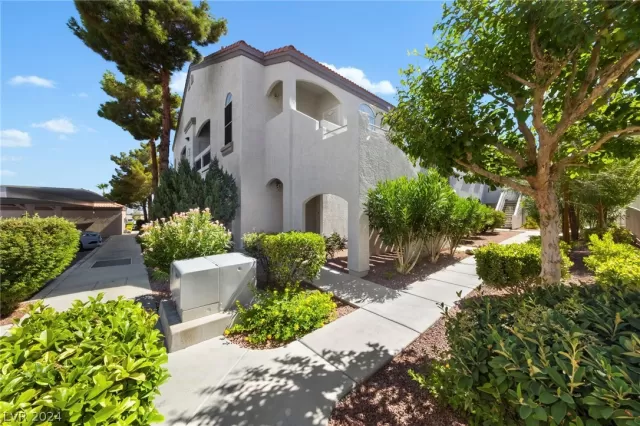 MLS: 2593081 Condo For Sale