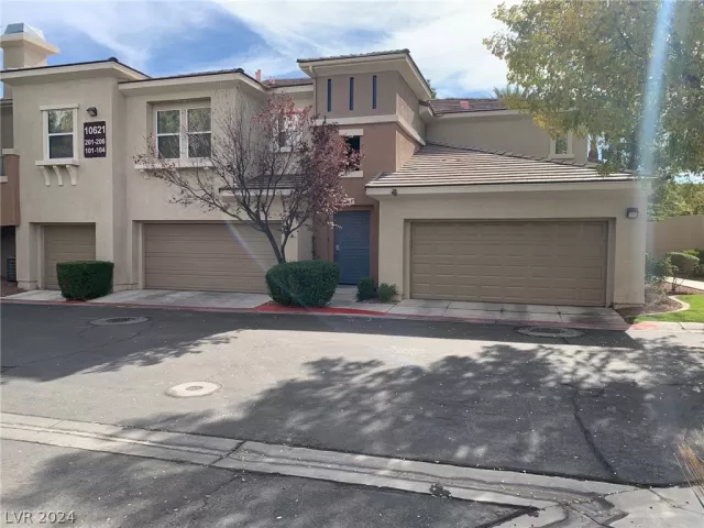 MLS: 2593092 Condo For Sale