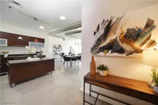 Photo #5: 2593107 Listing