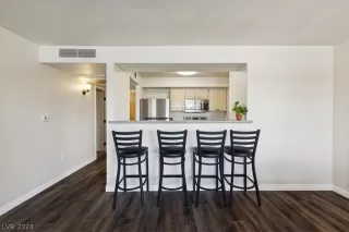 Photo #5: 2593119 Listing