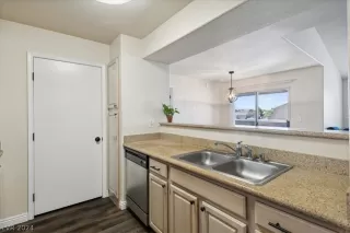 Photo #6: 2593119 Listing