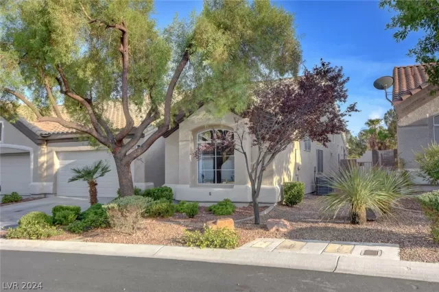 MLS: 2593121 Condo For Sale