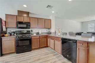 Photo #5: 2593143 Listing