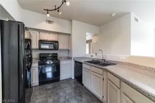 Photo #2: 2593150 Listing 