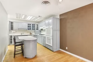 Photo #1: 2593172 Listing 