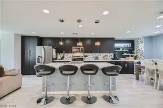 Photo #5: 2593198 Listing