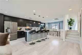 Photo #6: 2593198 Listing